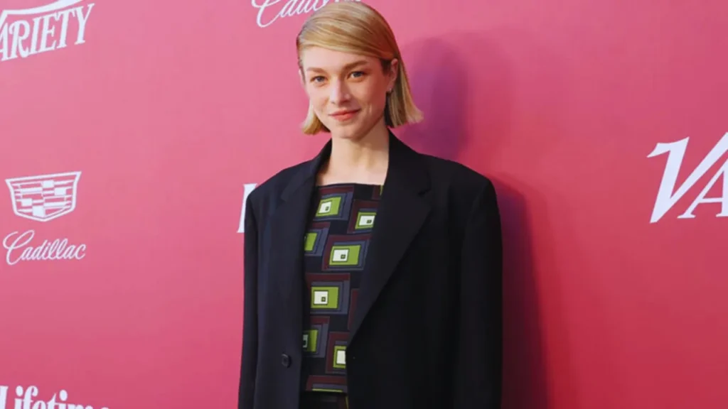 hunter schafer height by biomaxs.com