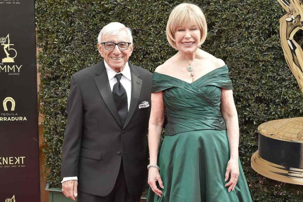 Loretta Swit net worth